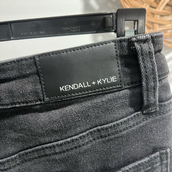 Kendall & Kylie Shorts - Picture 5 of 5